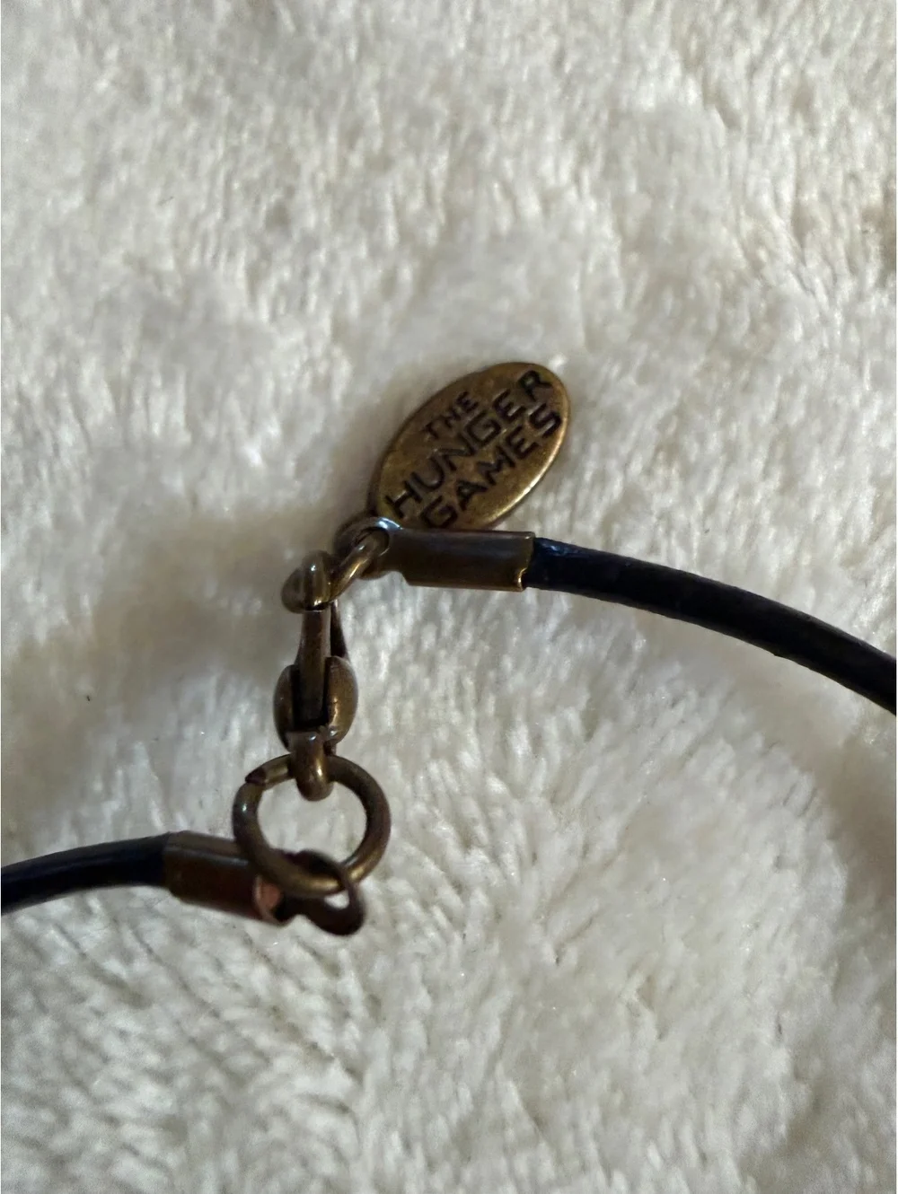 NECA Hunger Games Mockingjay pendant necklace brass medallion black leather cord